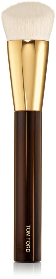 shade&illuminate foundation brush 2.5